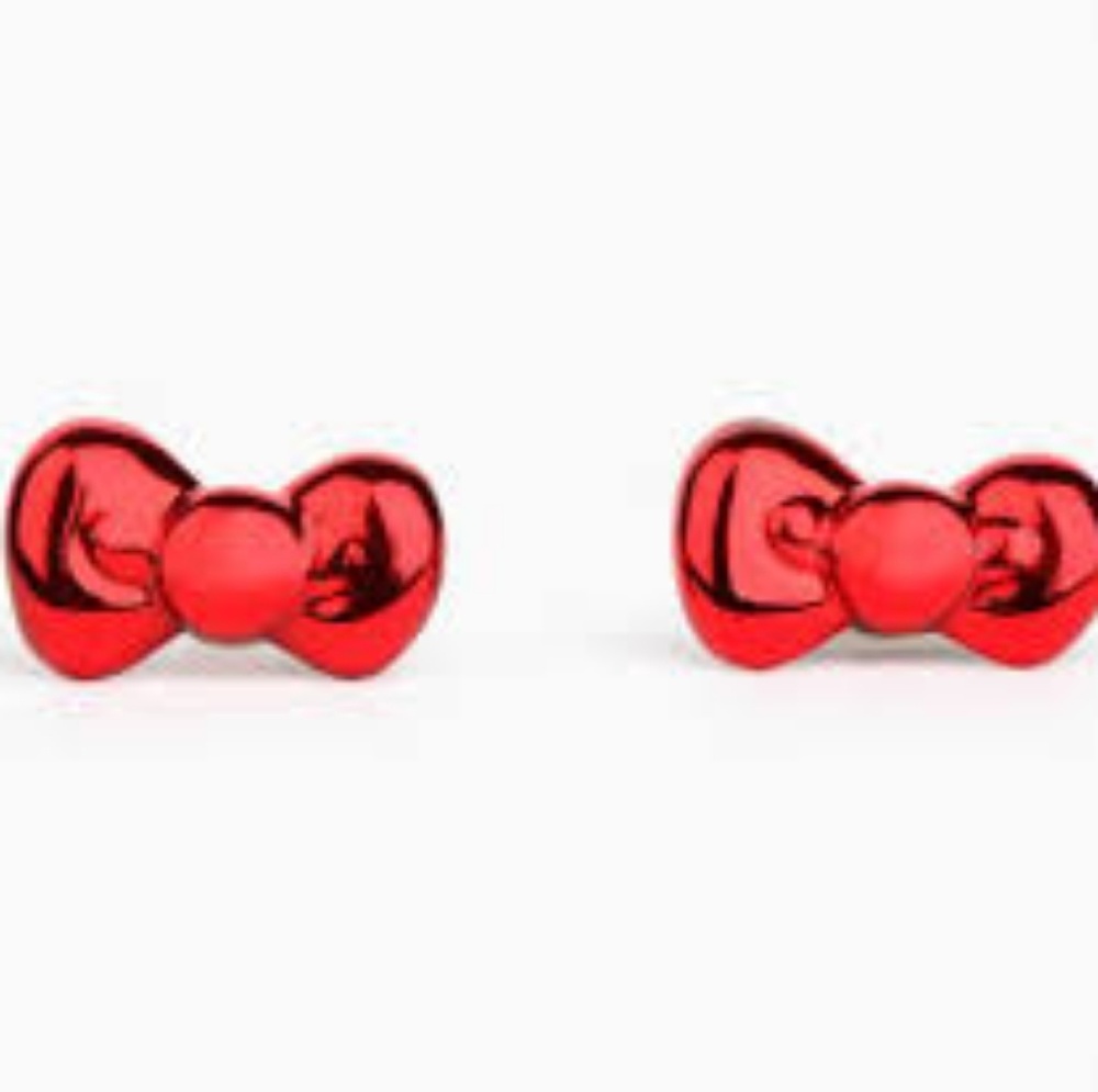 WANTED hello kitty x onch movement earrings